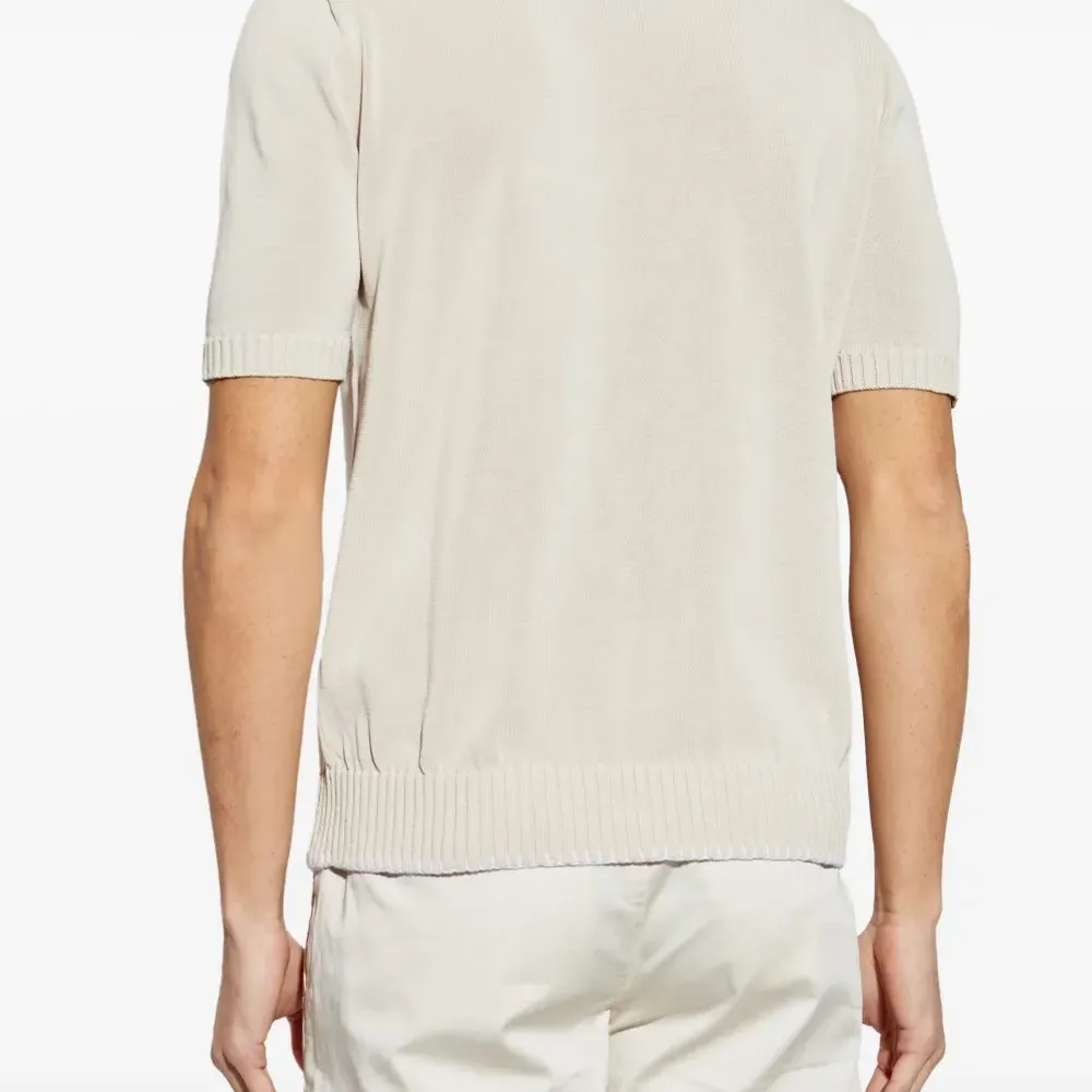 Футболка с круглым вырезом