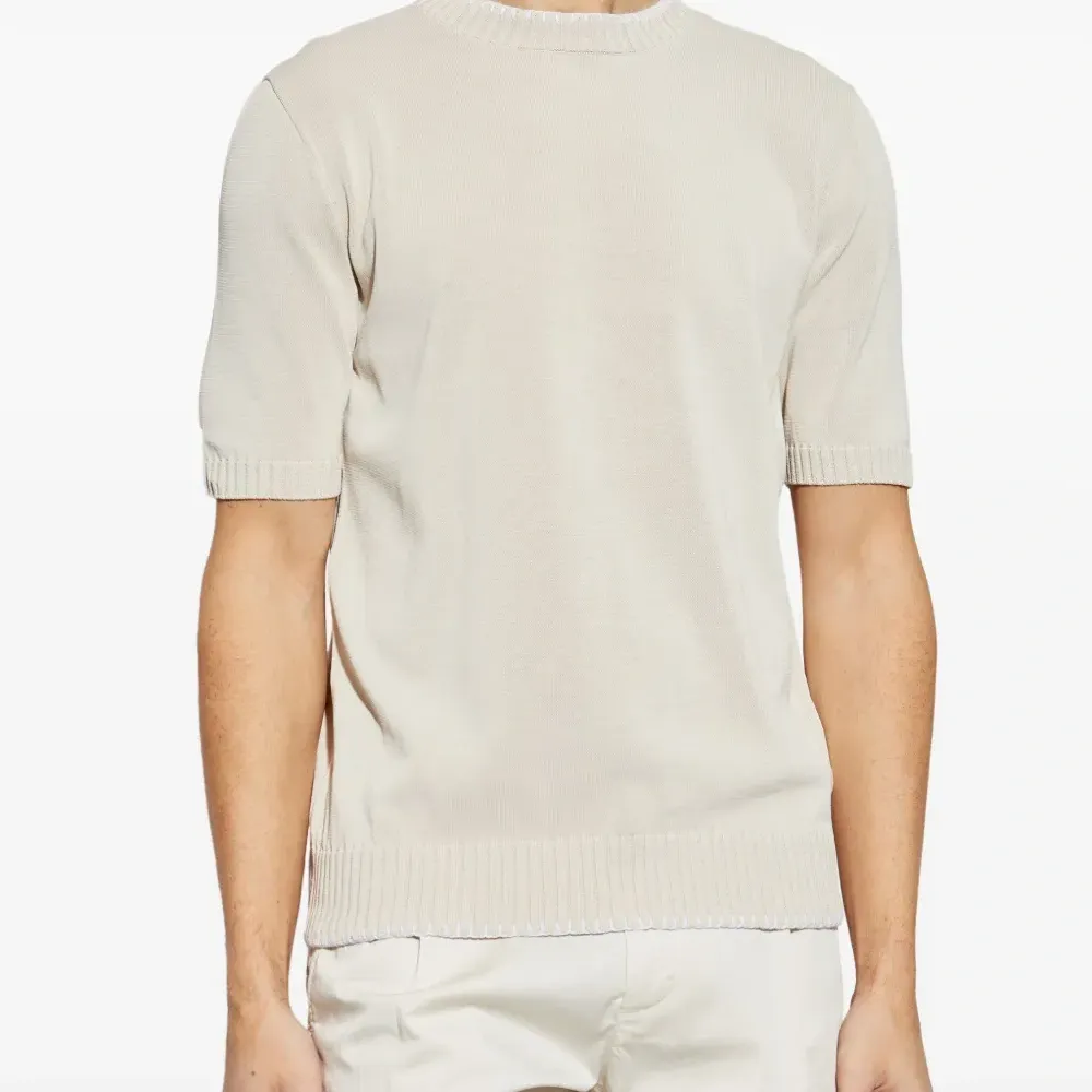 Футболка с круглым вырезом