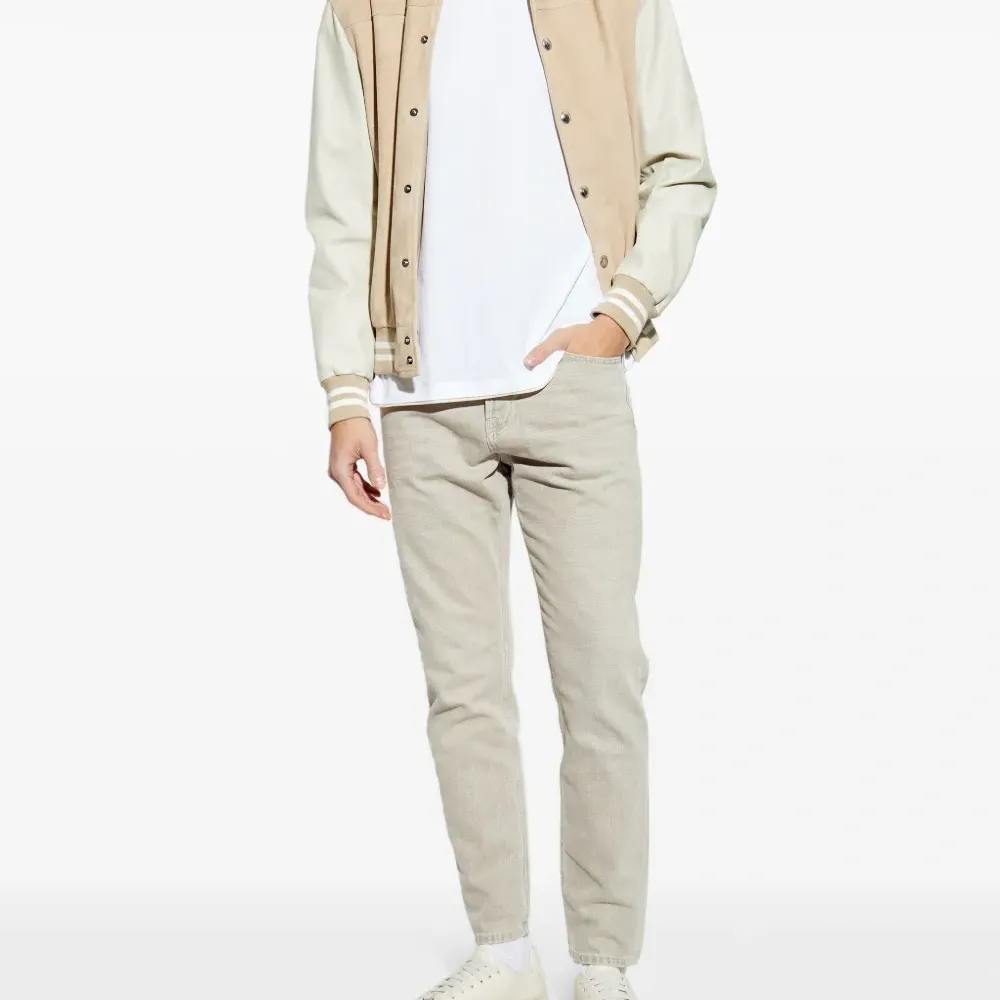 Футболка с круглым вырезом