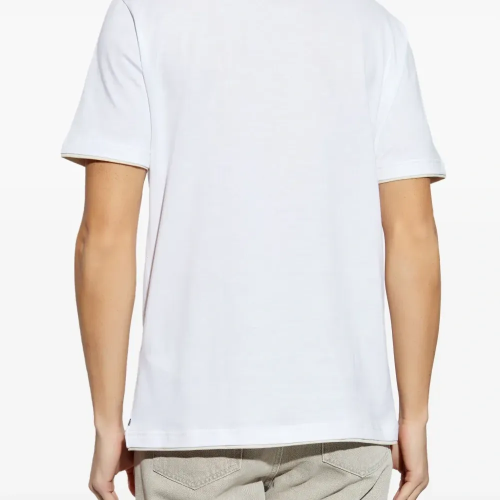 Футболка с круглым вырезом