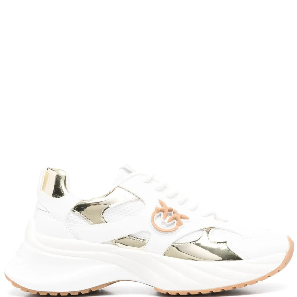 Кроссовки с нашивкой-логотипом