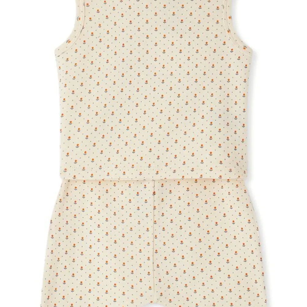 Комплект Elo из топа и шортов