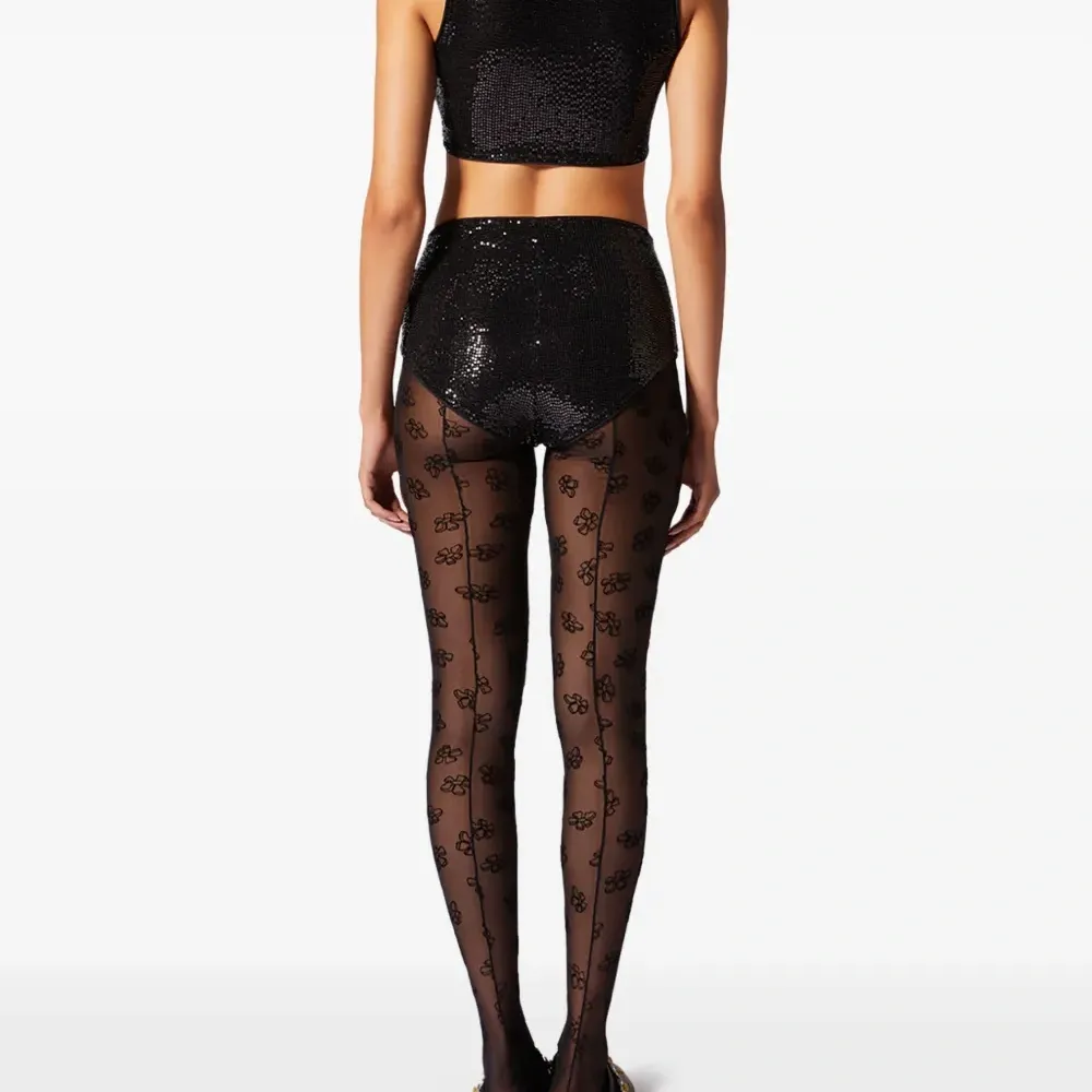 Короткие шорты со стразами