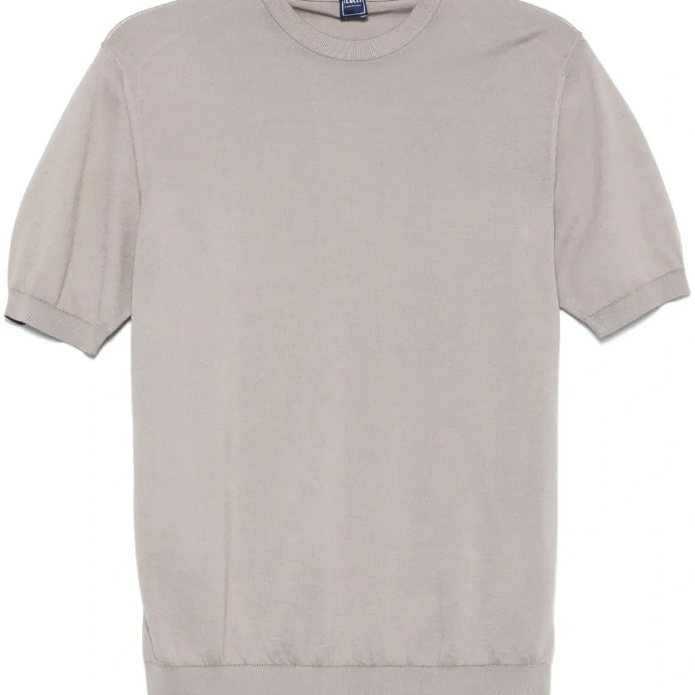 Футболка тонкой вязки