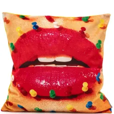 Подушка с принтом из коллаборации с Toiletpaper (50 x 50 см)