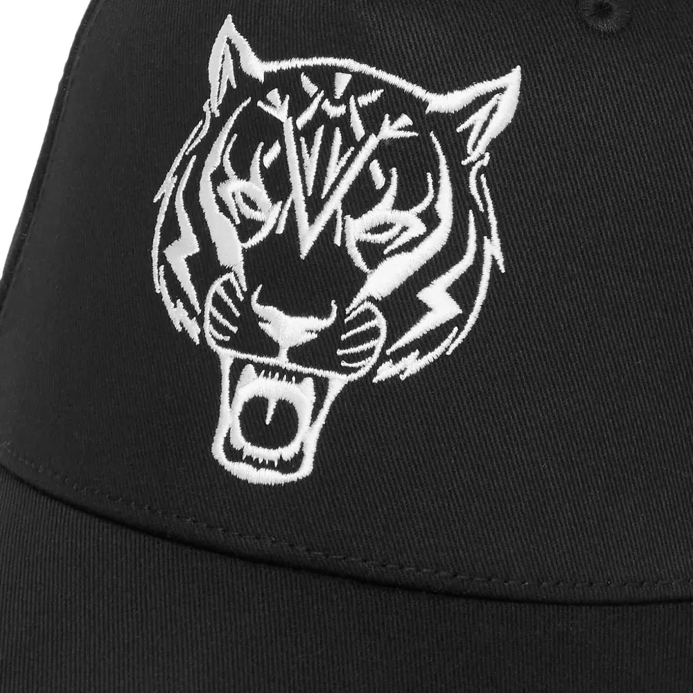 Бейсбольная кепка с вышивкой