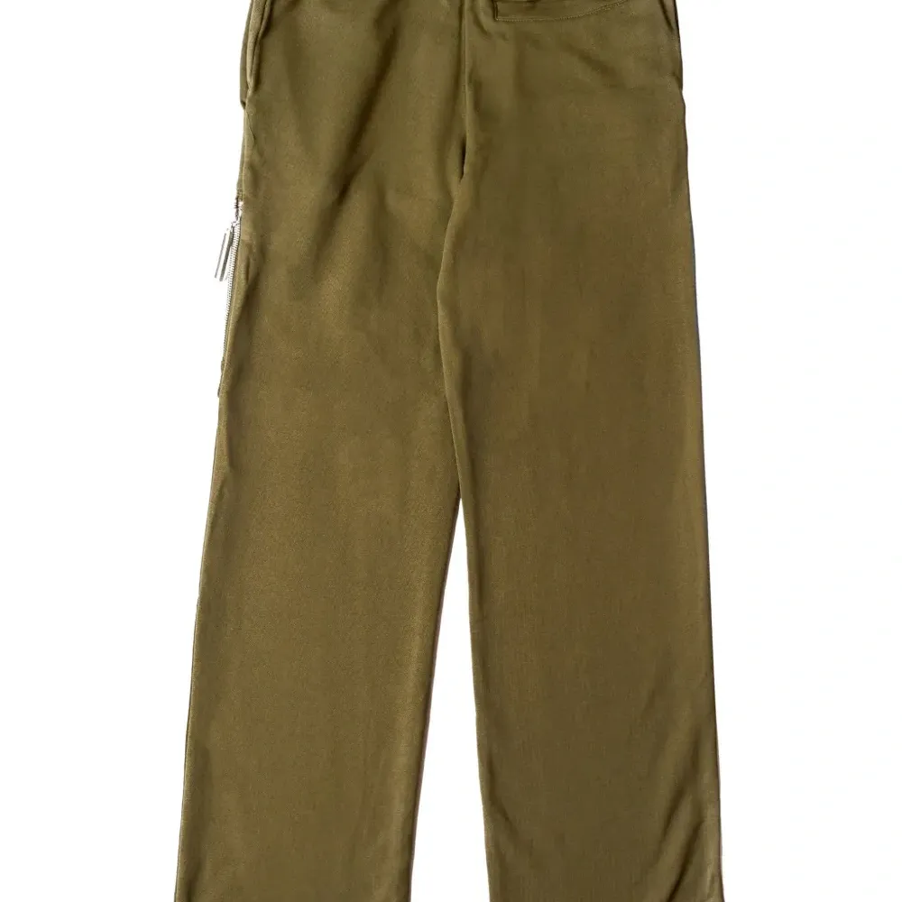 Спортивные брюки с карманами карго