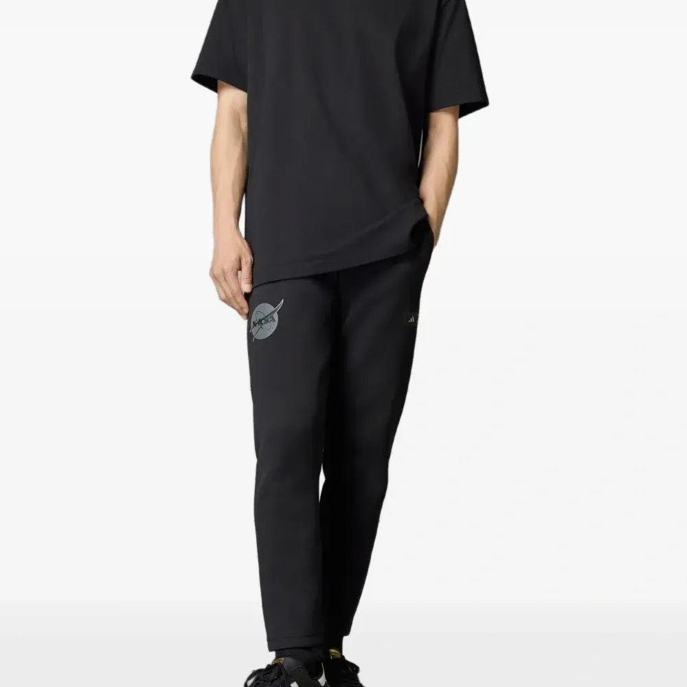 Футболка с круглым вырезом