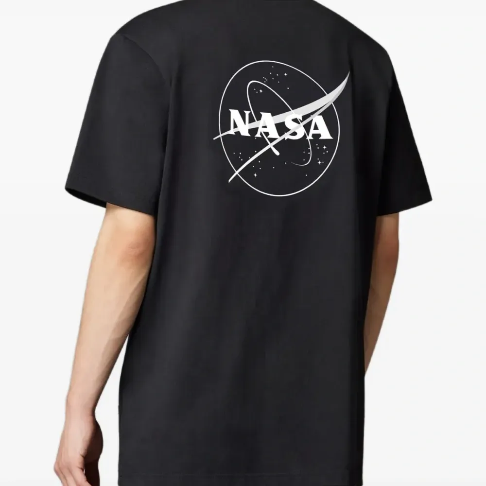 Футболка с круглым вырезом