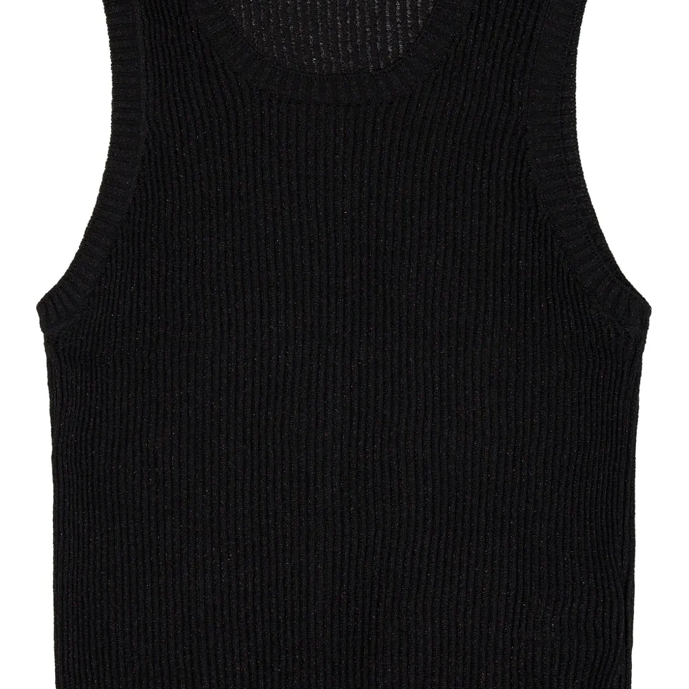 Вязаный жилет