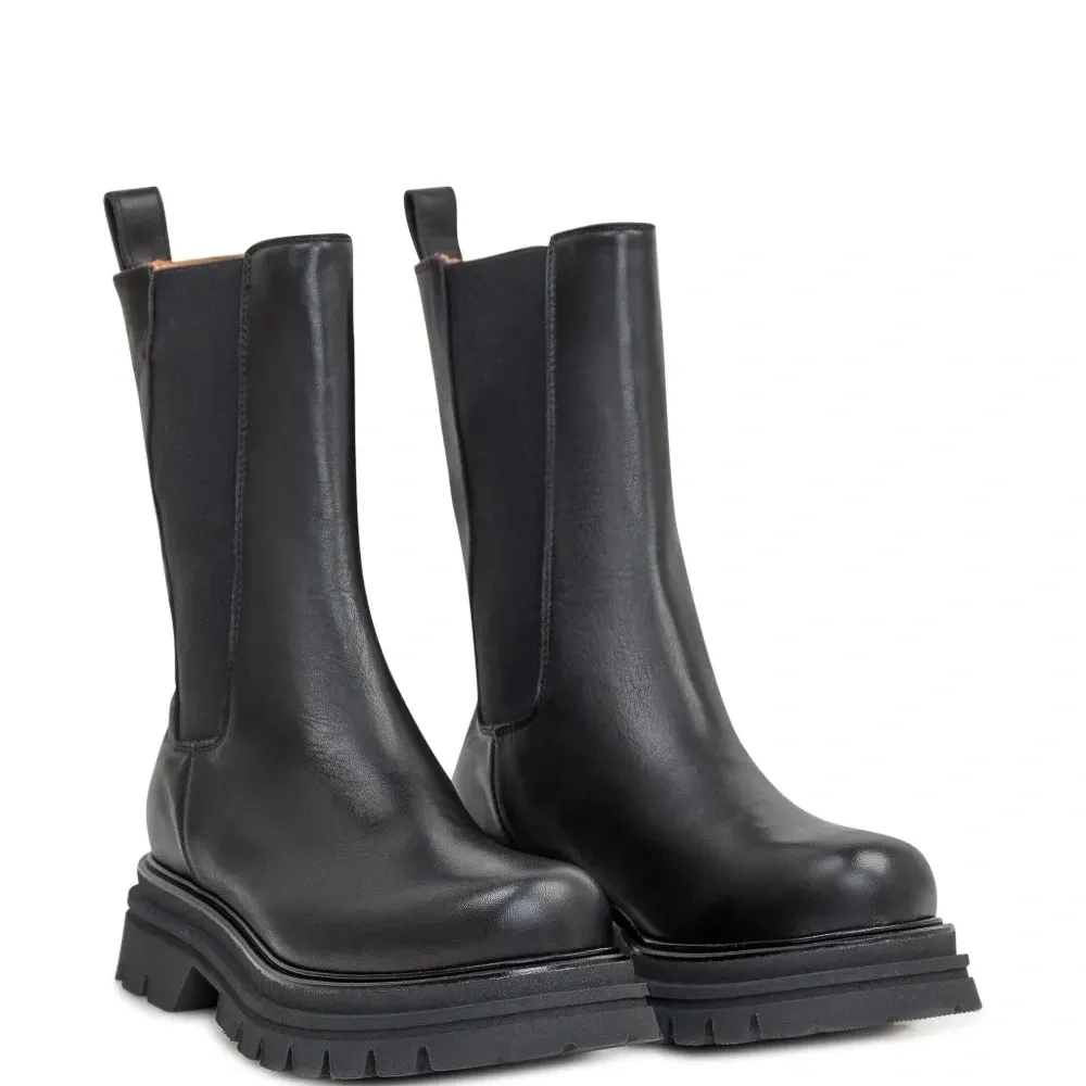 Кожаные ботинки