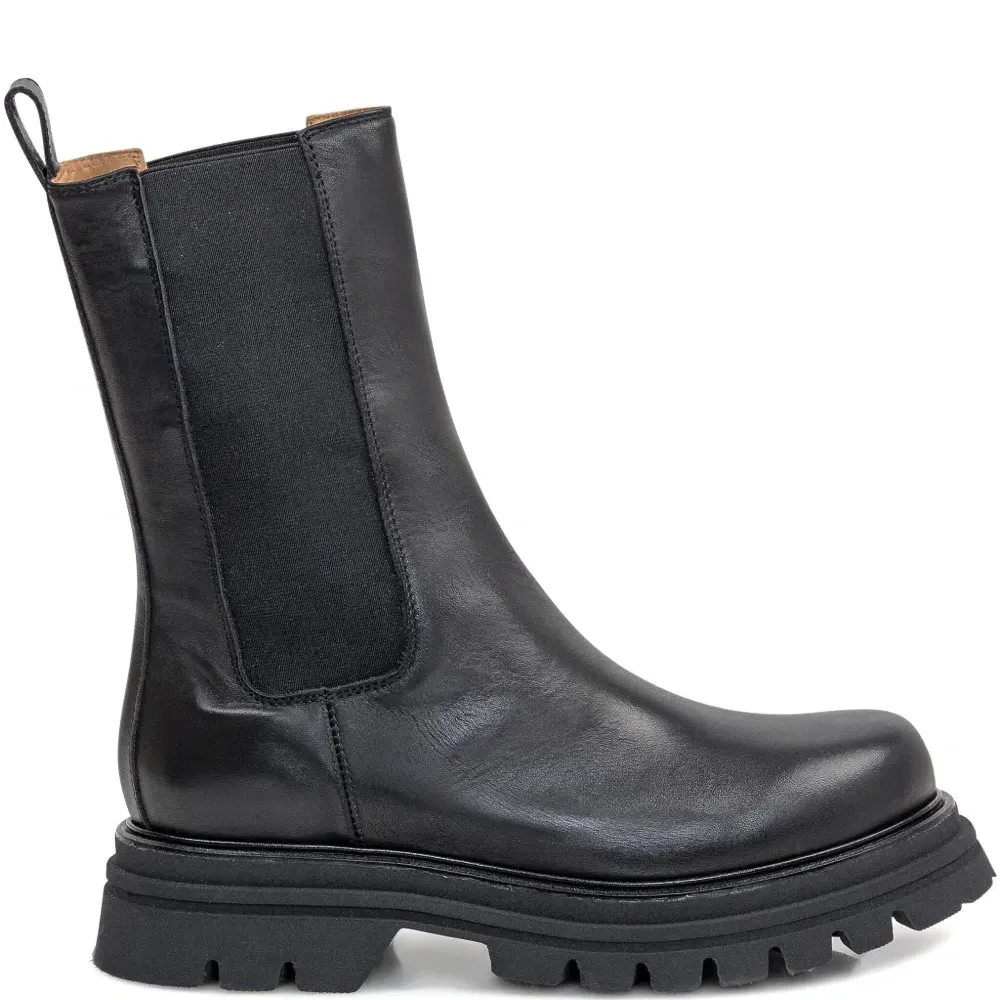 Кожаные ботинки