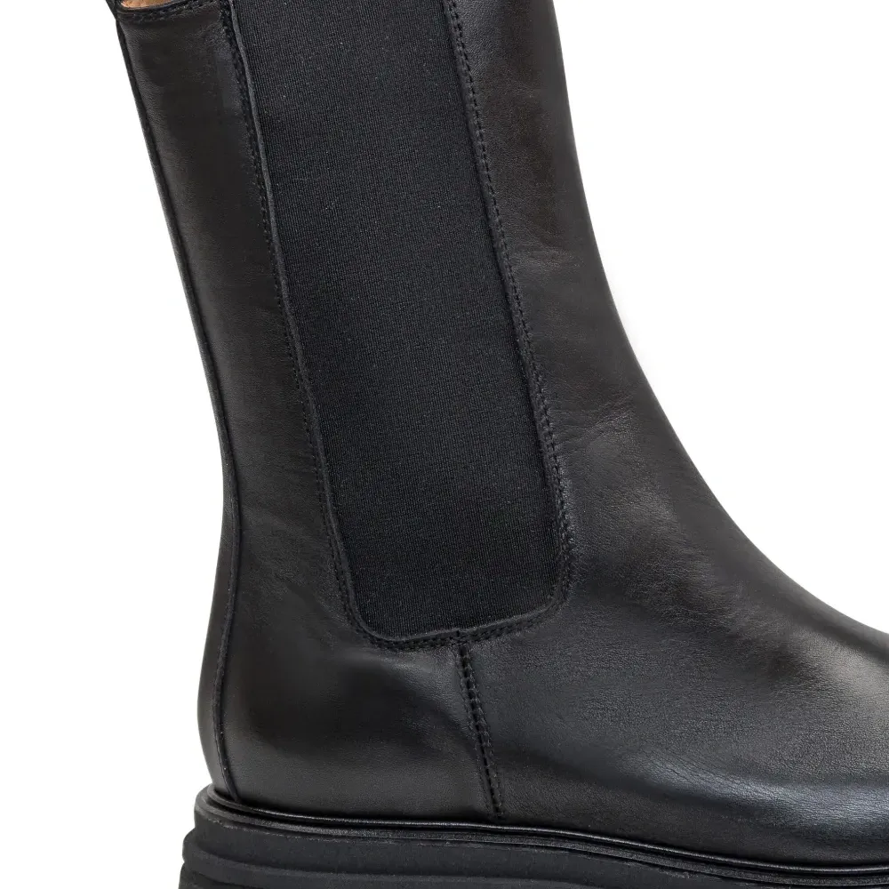 Кожаные ботинки