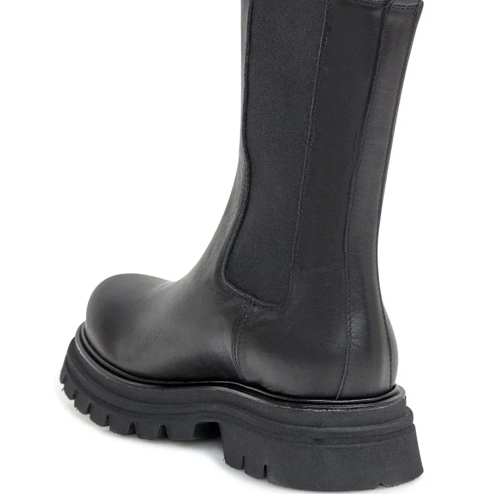 Кожаные ботинки