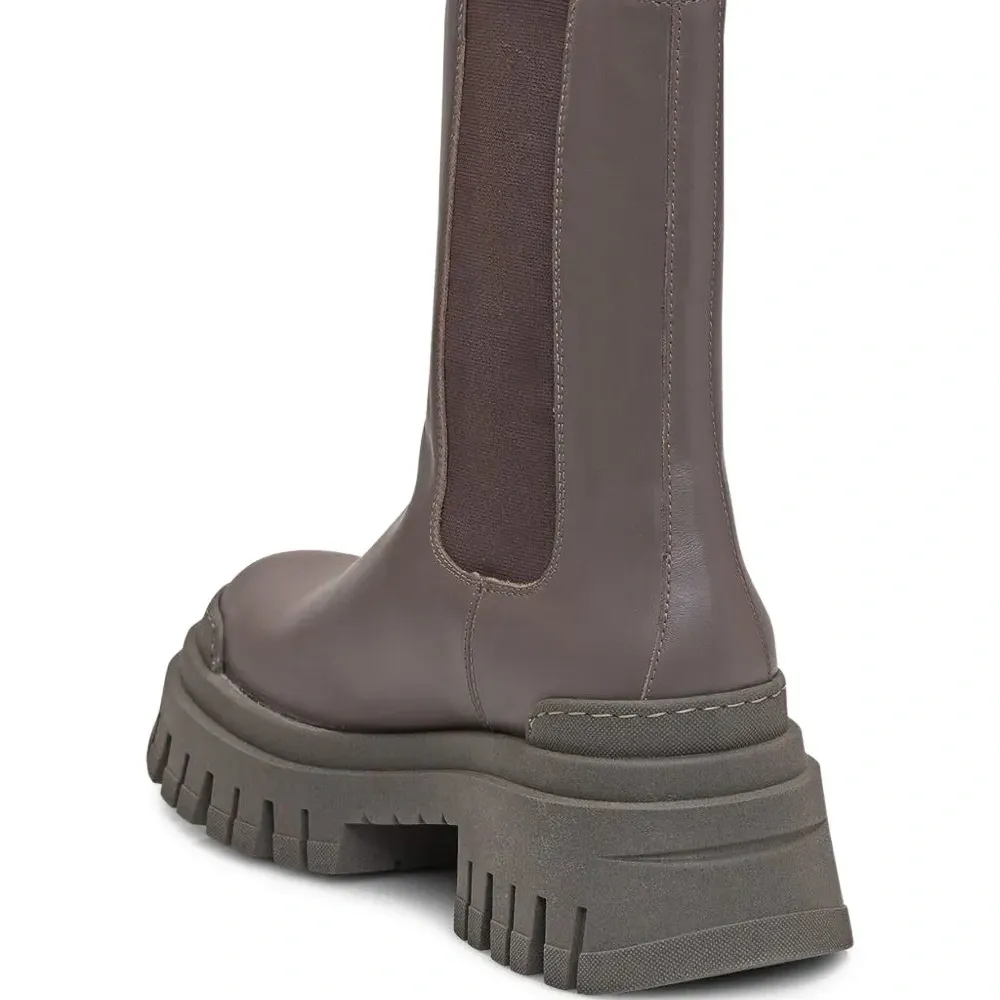 Ботинки челси на массивной подошве