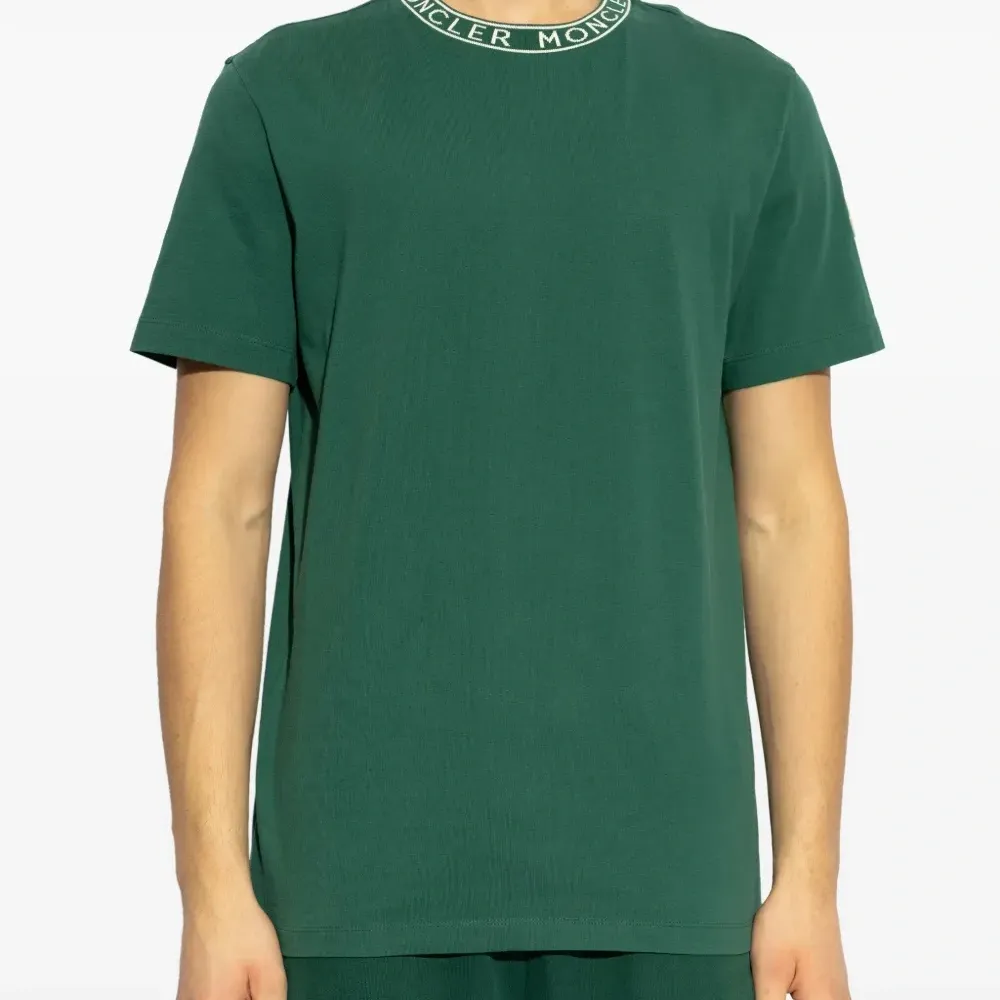 Футболка с логотипом