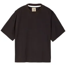 Футболка с вырезом