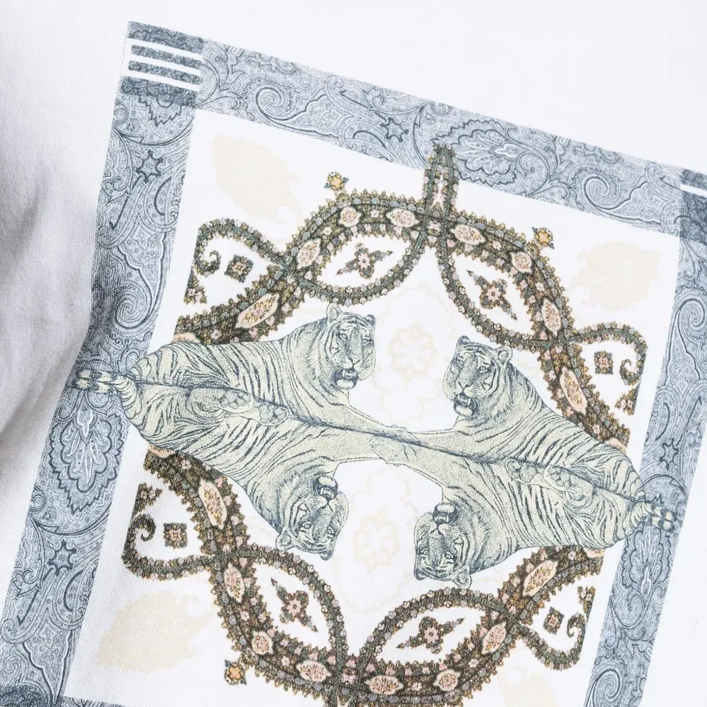 Футболка с графичным принтом