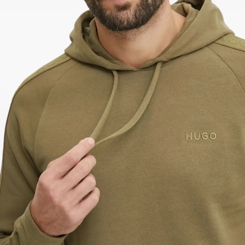 Худи с вышитым логотипом Худи с вышитым логотипом