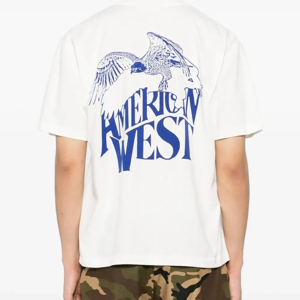 Футболка с логотипом