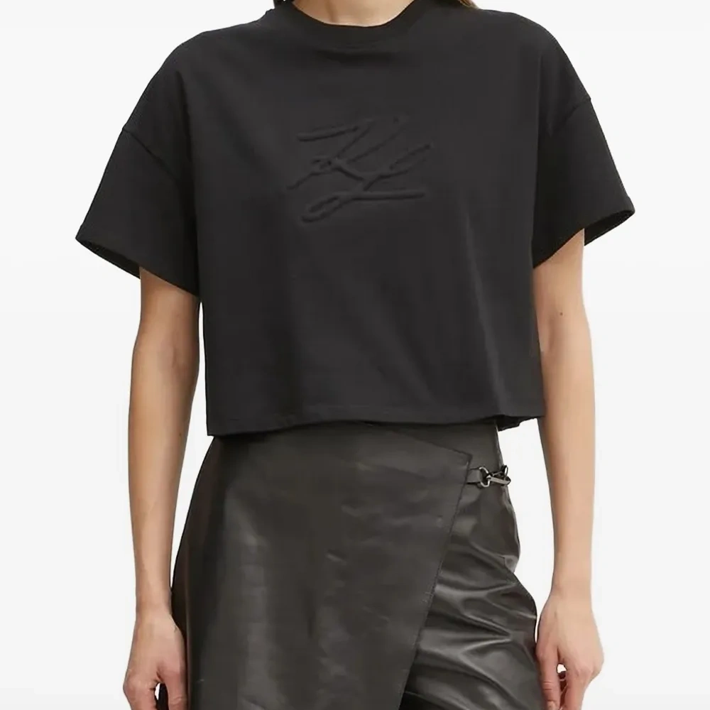 Футболка объемного кроя с тисненым логотипом