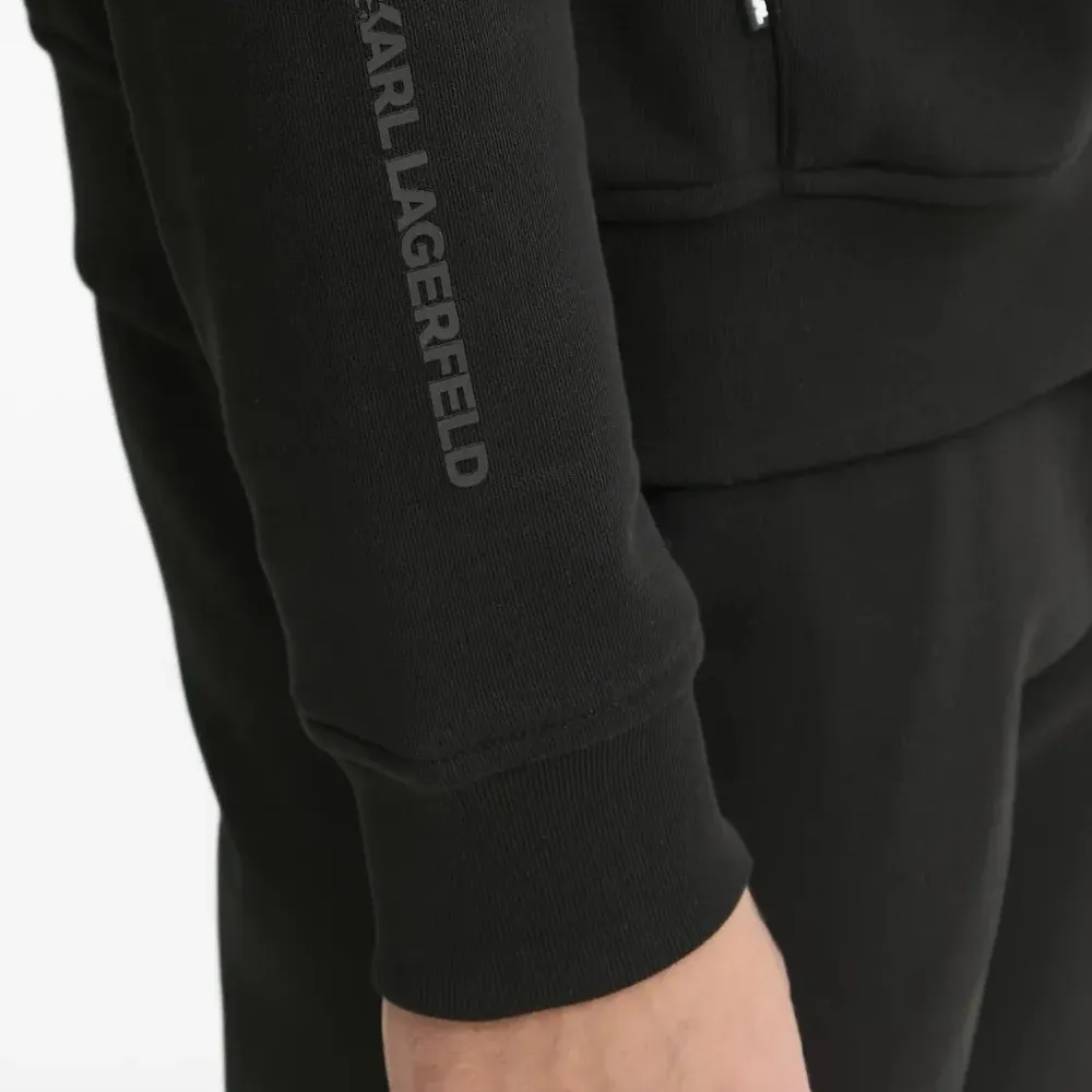 Худи с нашивкой-логотипом