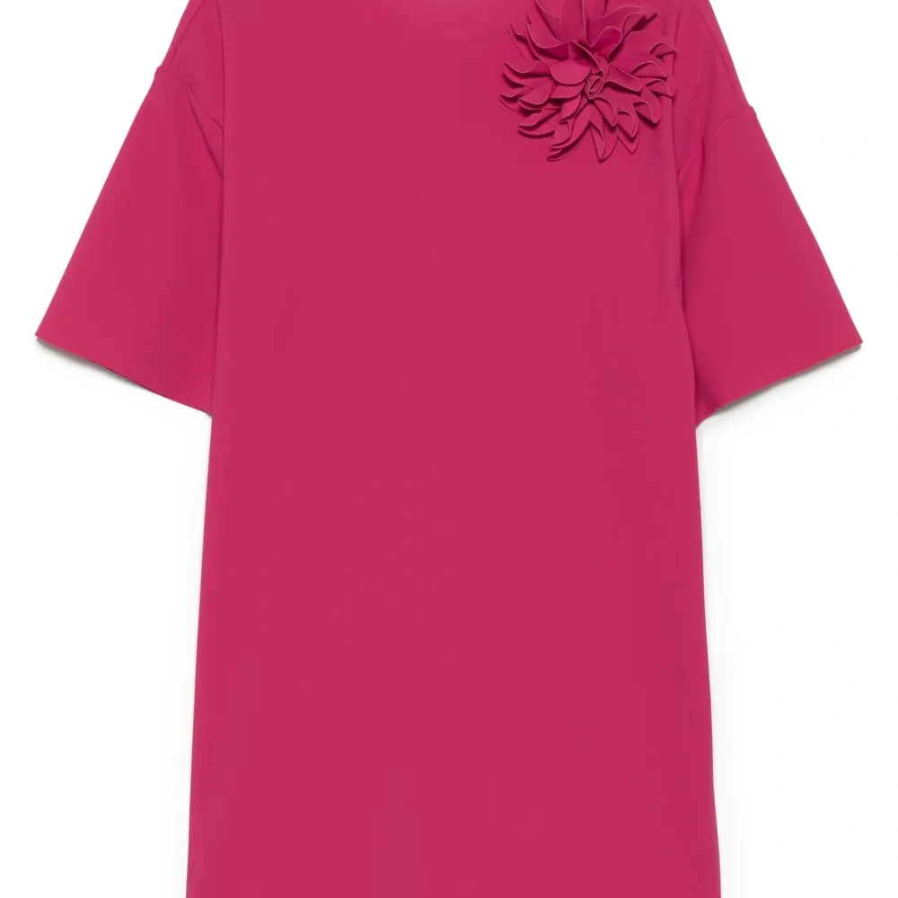 Платье с цветочной аппликацией