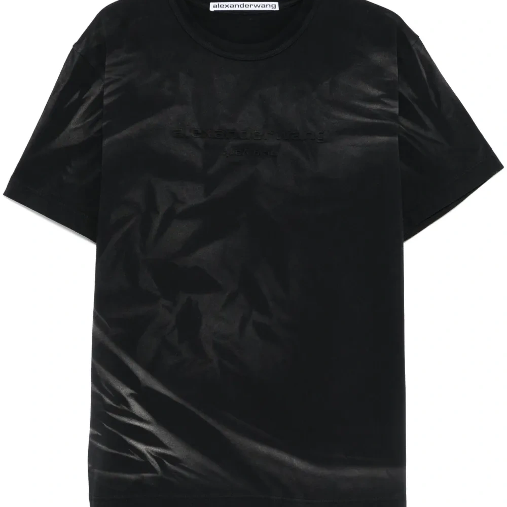 Футболка с тисненым логотипом