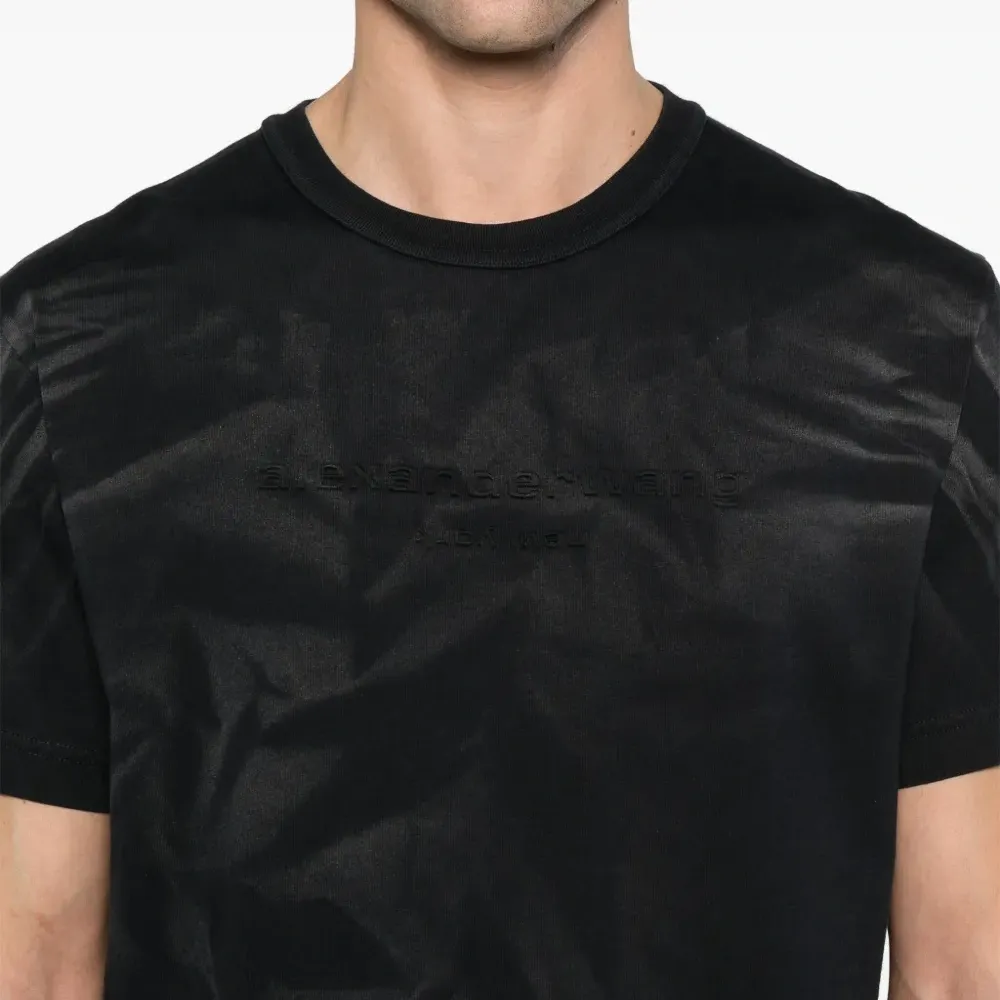 Футболка с тисненым логотипом Футболка с тисненым логотипом