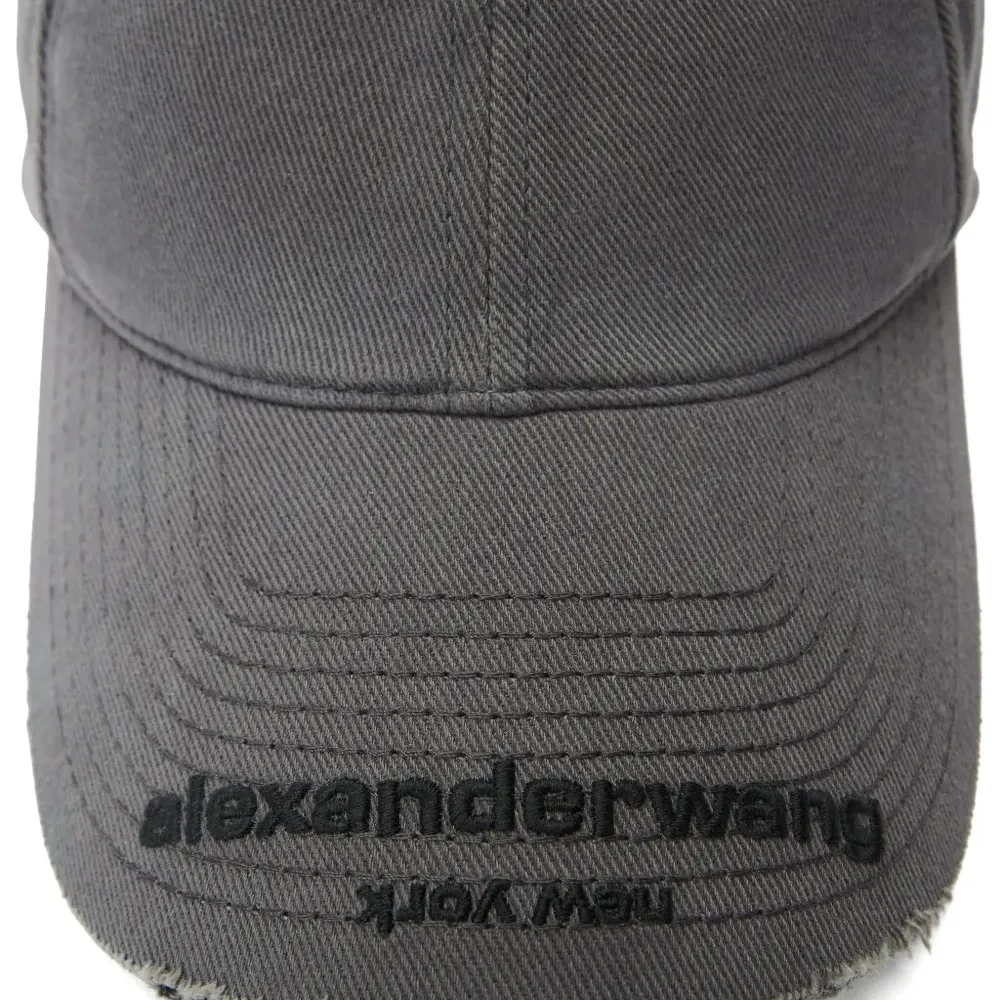 Бейсболка с эффектом потертости