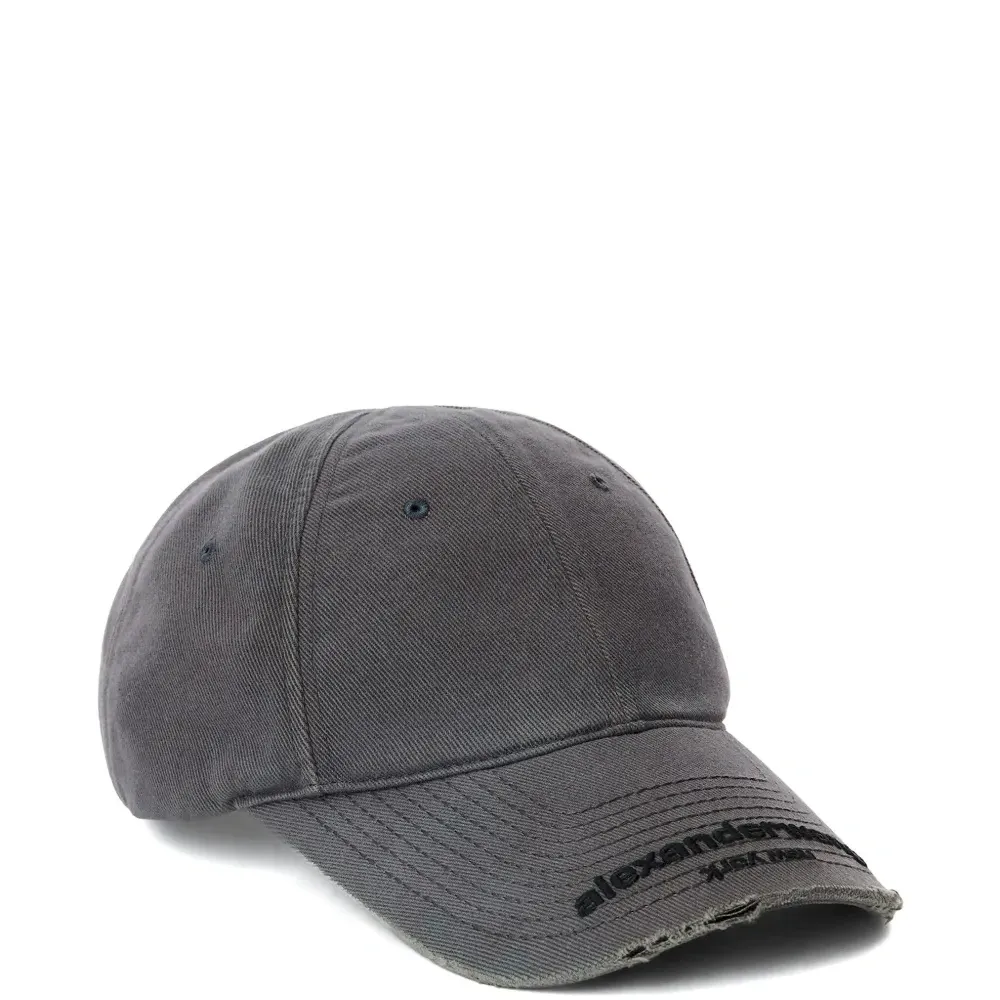 Бейсболка с эффектом потертости