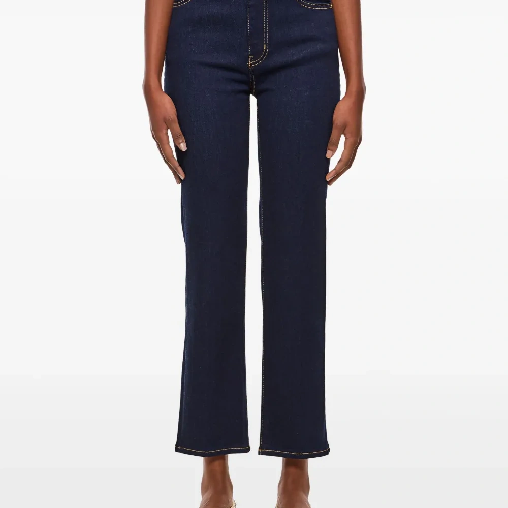 Прямые джинсы