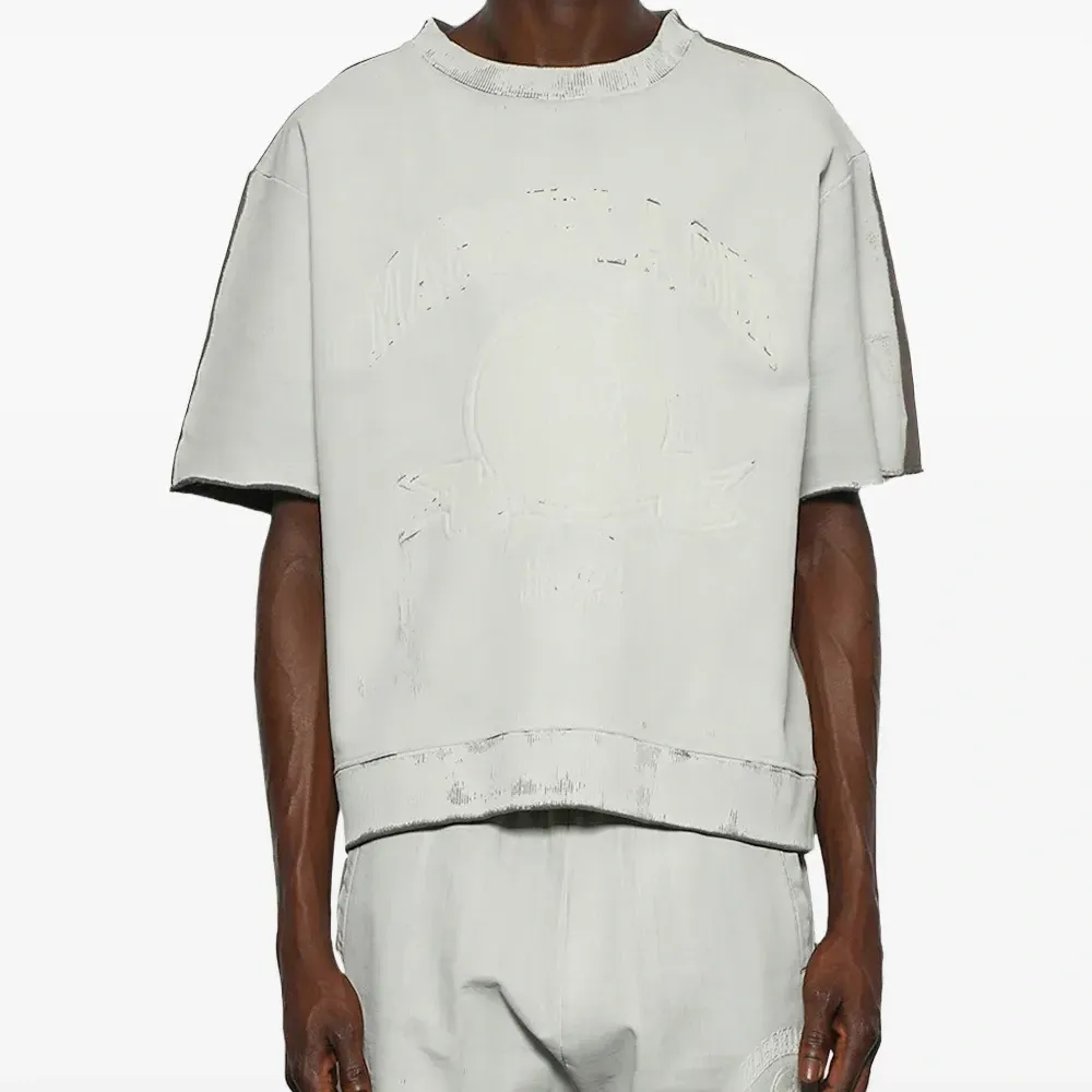 Футболка с вышитым логотипом