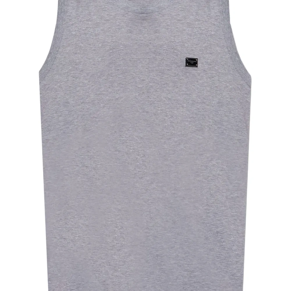 Футболка без рукавов