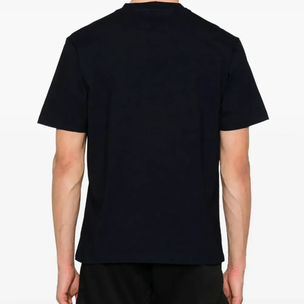 Футболка с нашивкой-логотипом