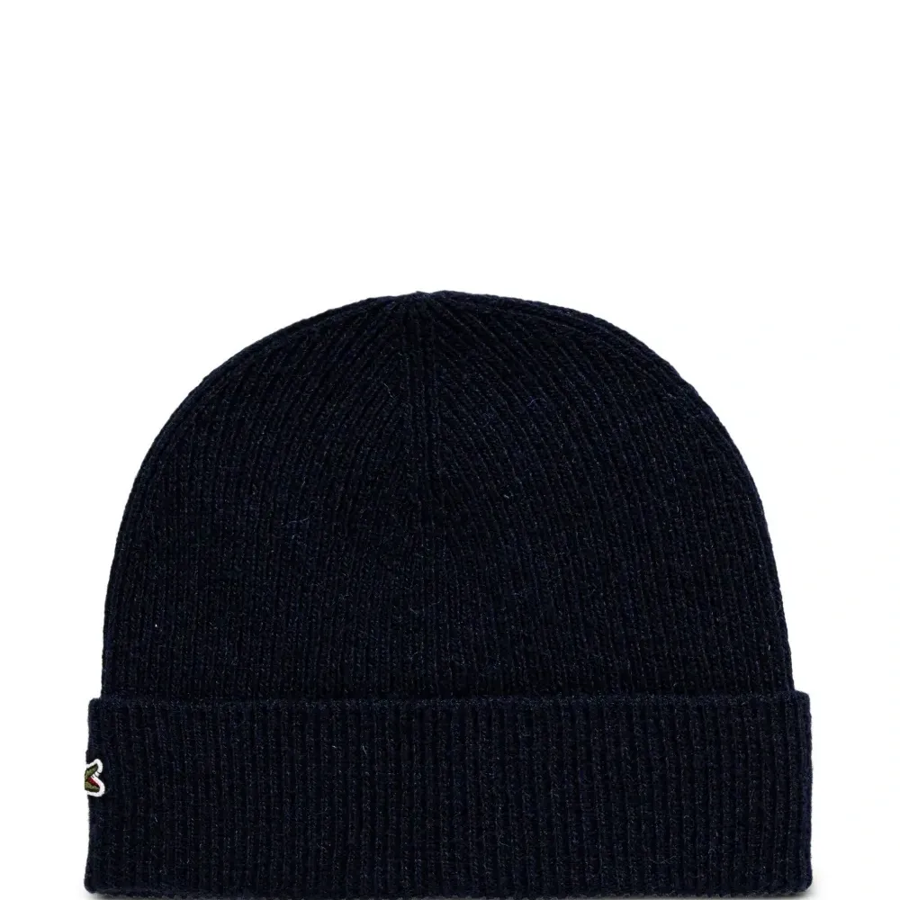 Комплект из шапки бини и шарфа с аппликацией