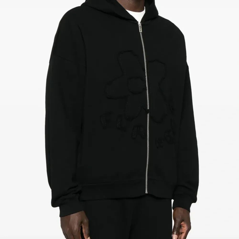 Худи с нашивками