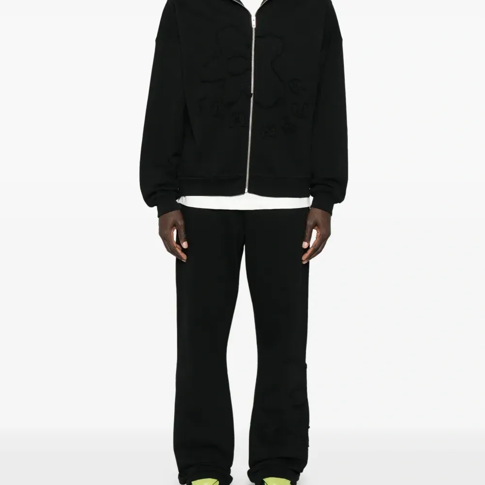 Худи с нашивками