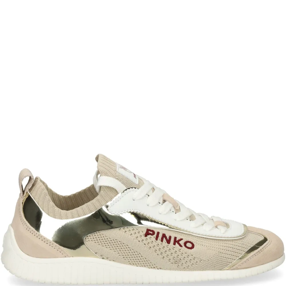 Кроссовки с вышитым логотипом