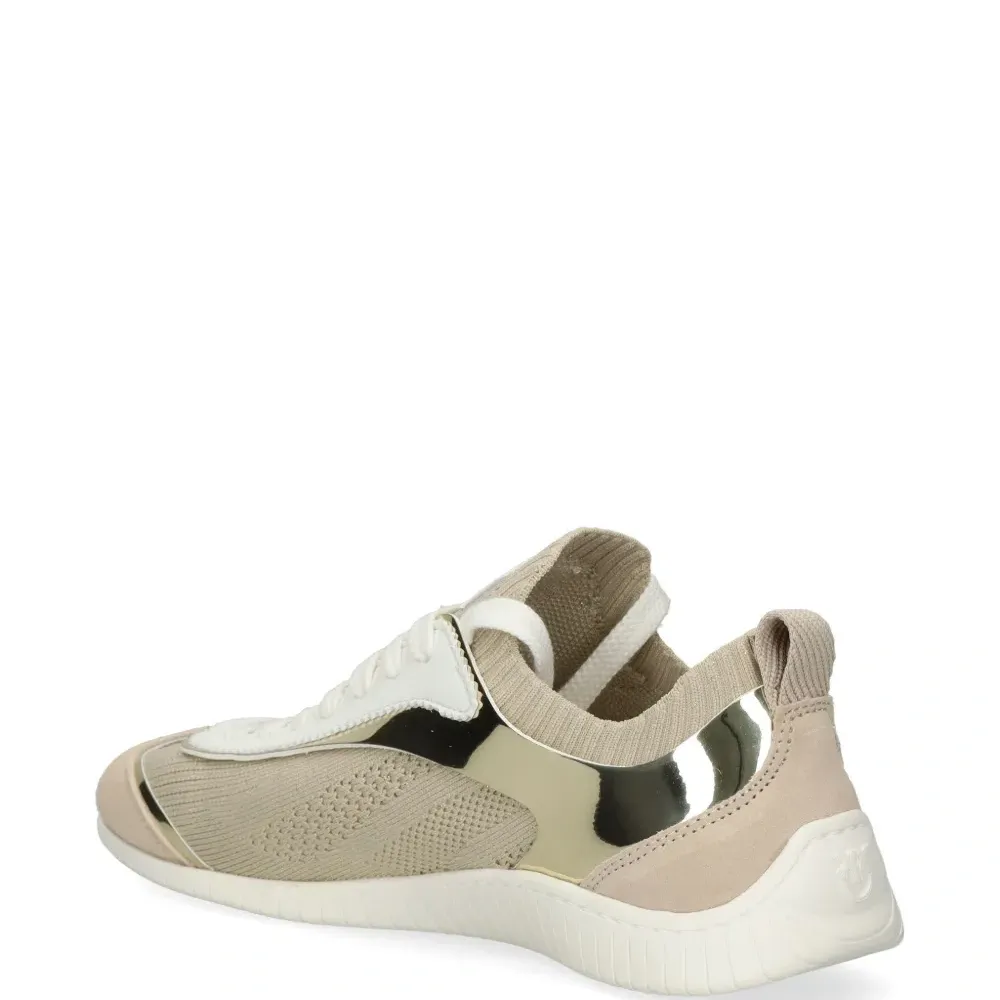 Кроссовки с вышитым логотипом Кроссовки с вышитым логотипом