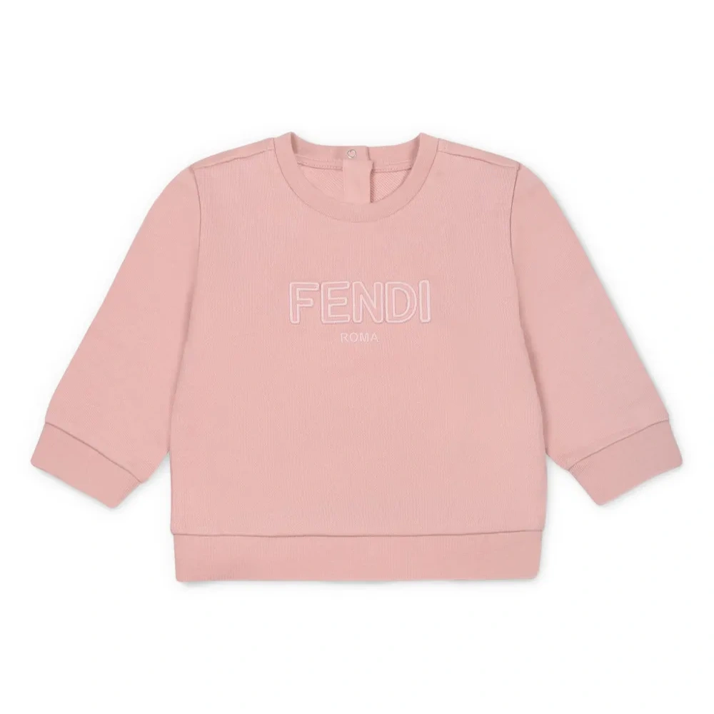 Свитер с вышитым логотипом