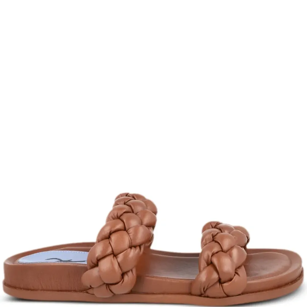 Шлепанцы с плетеными ремешками