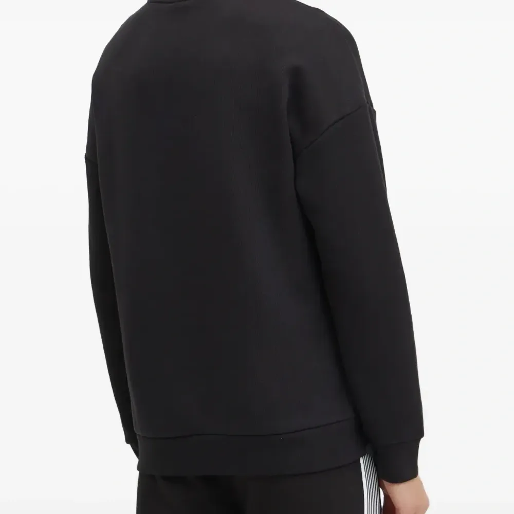 Свитшот с тиснёным логотипом