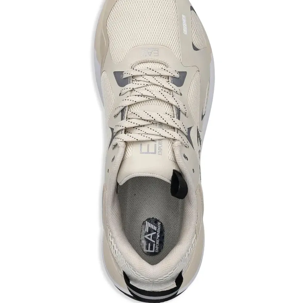 Кроссовки с логотипом