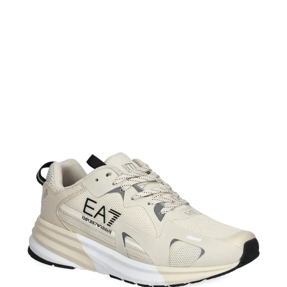 Кроссовки с логотипом