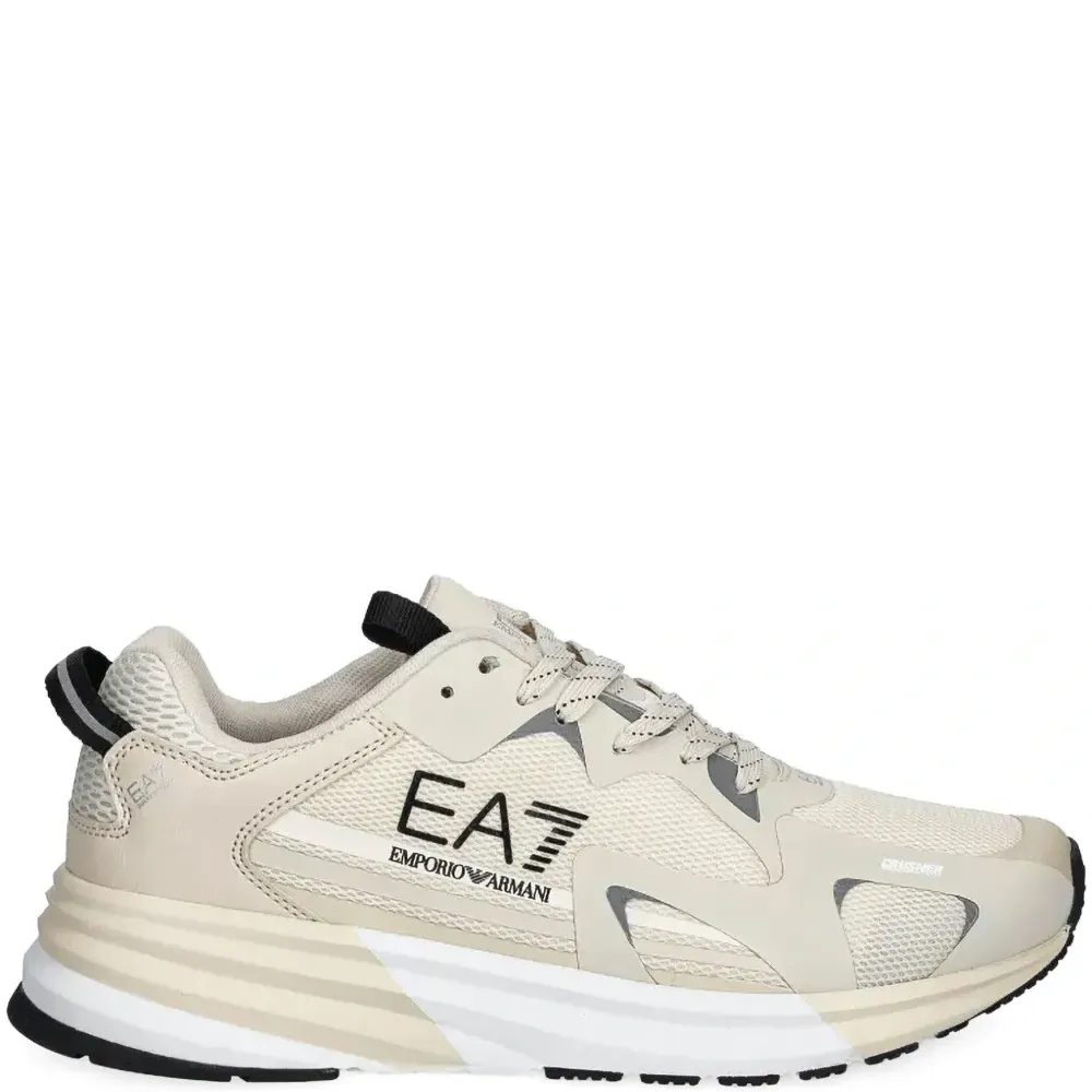 Кроссовки с логотипом