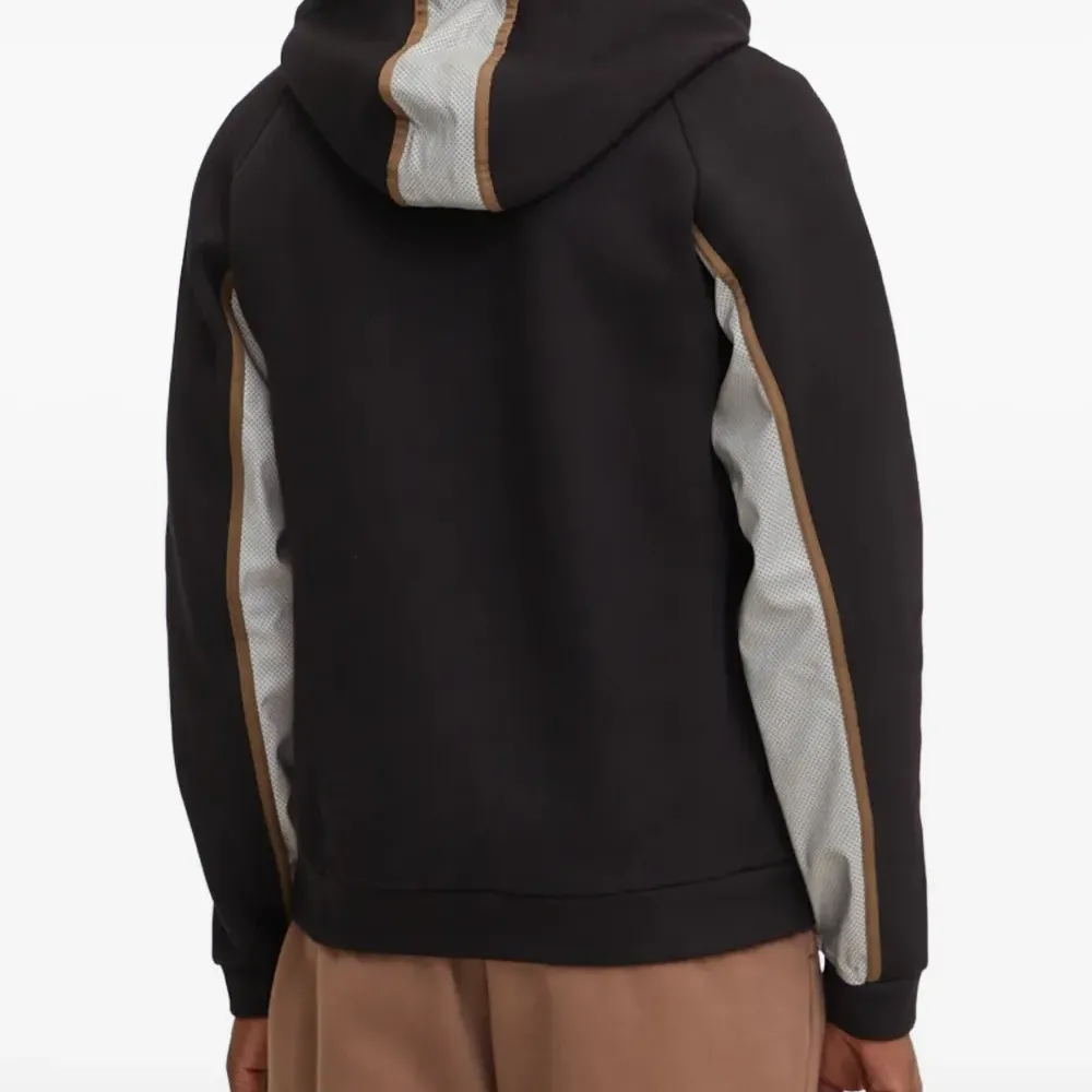 Толстовка с нашивкой-логотипом