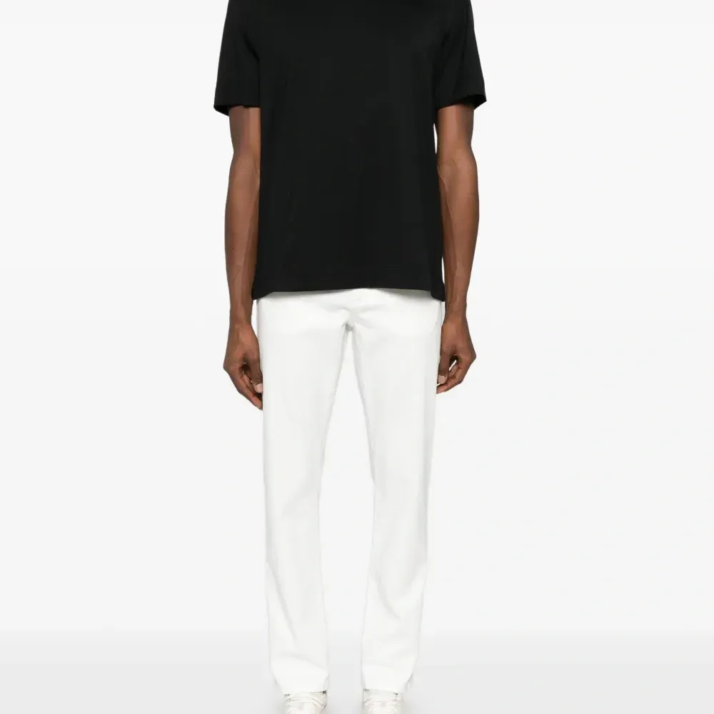 Футболка с круглым вырезом