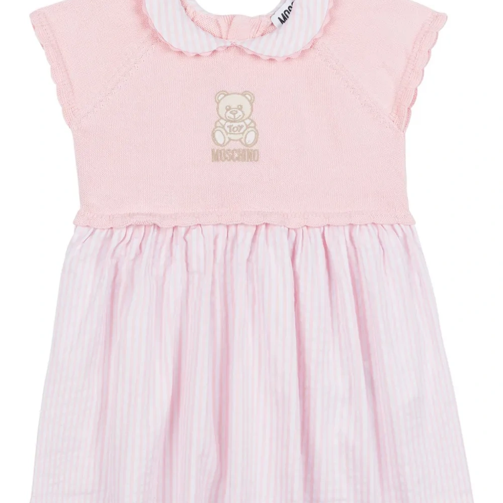 Платье с вышитым логотипом