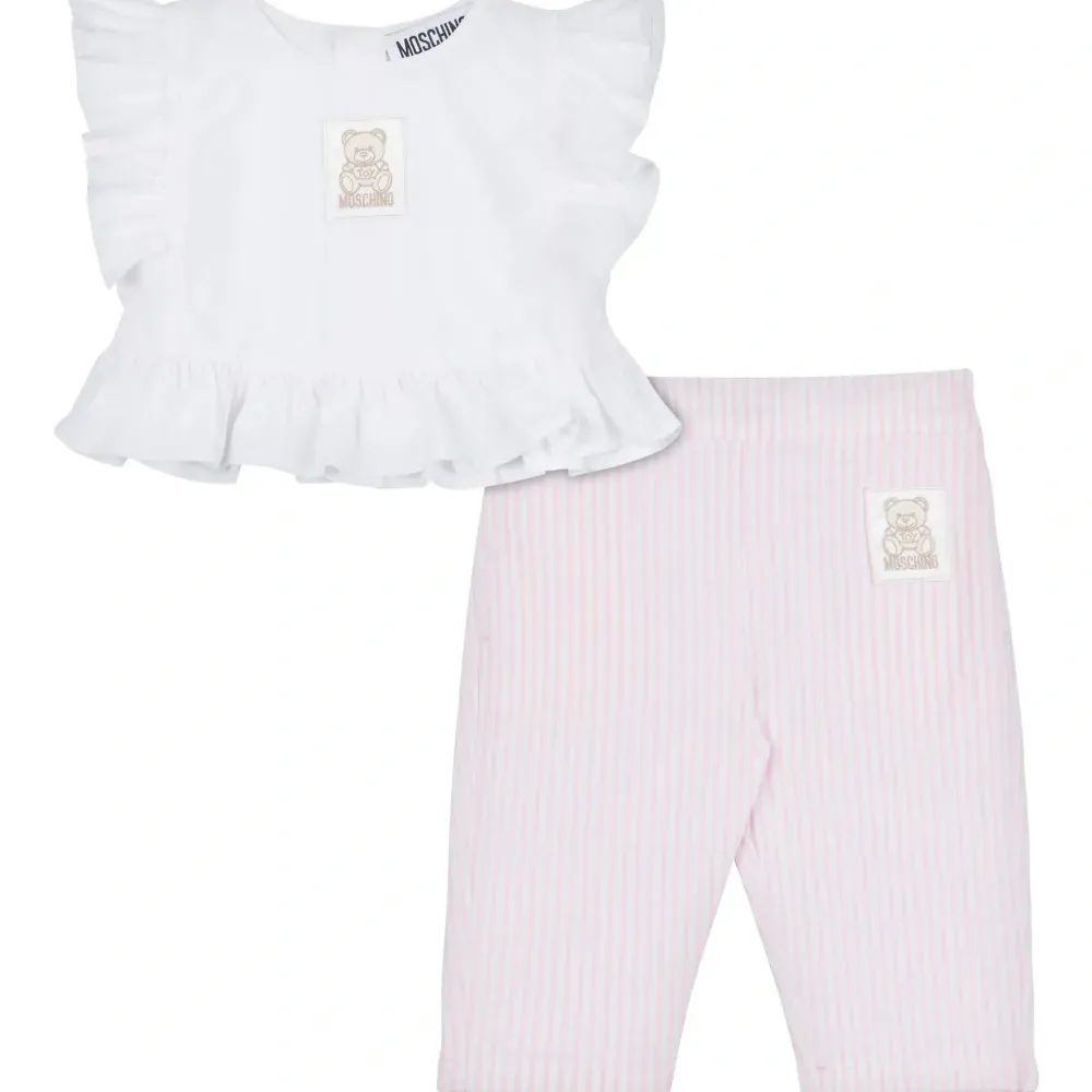 Комплект из топа и брюк с нашивкой-логотипом